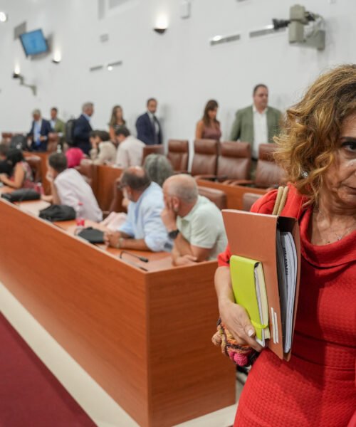 La ‘popular’ Ana Mestre se estrena como presidenta del Parlamento andaluz con un plantón del PSOE de María Jesús Montero: «Esto no va ser un ring»