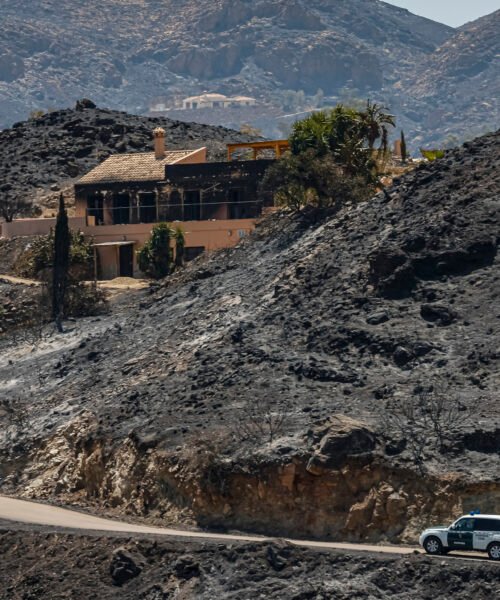 La oposición al completo exige al Gobierno de Juanma Moreno una comisión de investigación sobre el incendio en Los Gallardos en el que murieron 13 personas