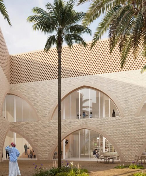 Vox amenaza al alcalde de Sevilla con retirarle el apoyo si da luz verde a la construcción de una mezquita