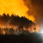 El fuego en el suroeste de Francia se acerca a 30 kilómetros de Burdeos y obliga a nuevas evacuaciones