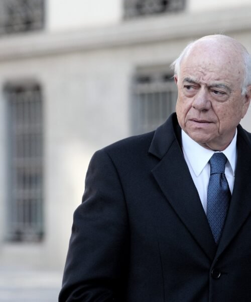 El juez sienta en el banquillo al BBVA y su expresidente Francisco González por los espionajes de Villarejo
