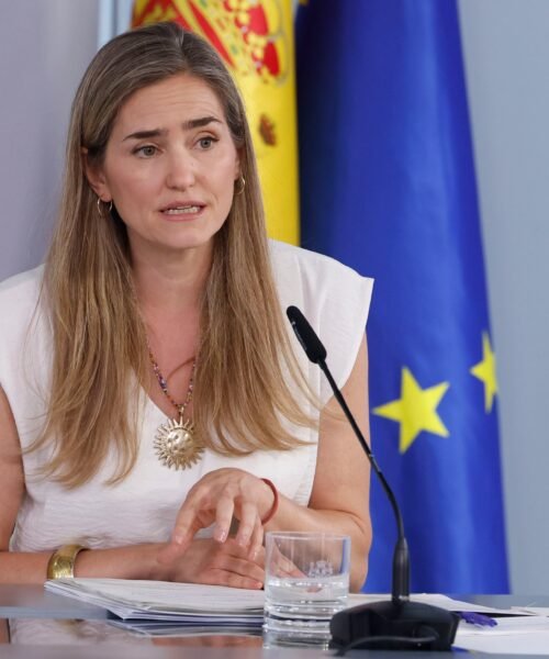 Transición inicia la inhabilitación de 25 comercializadoras eléctricas, además de Holaluz