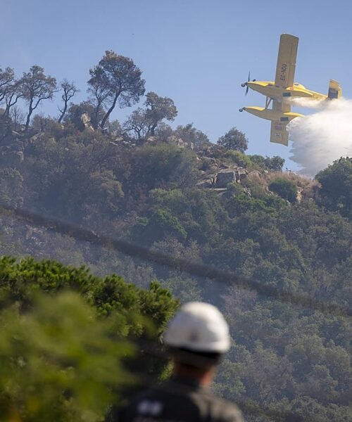 El incendio de la Costa Brava afronta sus horas más críticas ante el giro del viento y el riesgo de expansión