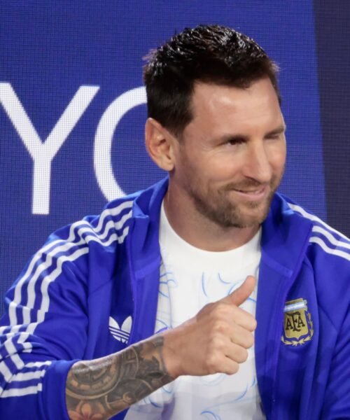 Leo Messi, el ‘Que viva España’ de Manolo Escobar y la queja de Luis de la Fuente: “A mí me han enseñado a tener respeto”