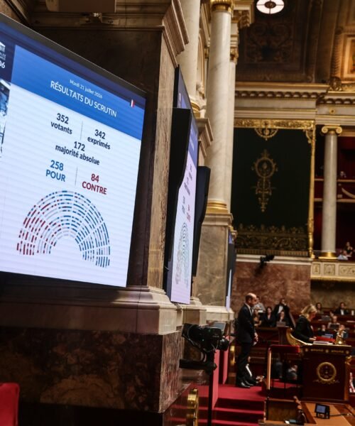 Francia se convierte en el primer país europeo en vetar el acceso a redes sociales a menores de 15 años