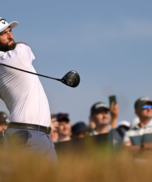 Jon Rahm llama a la puerta en un día de récords y sanciones