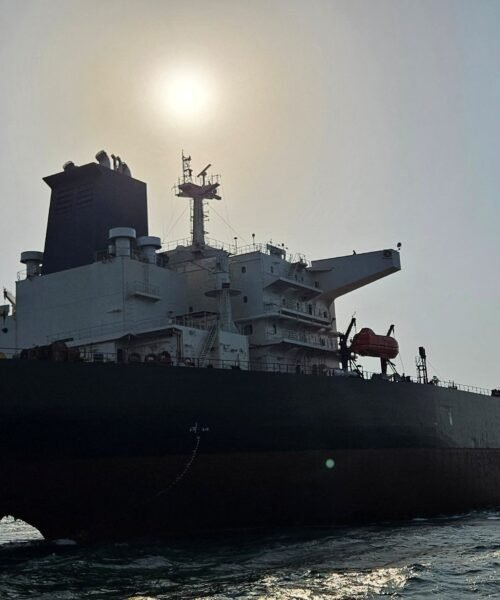 Los hutíes de Yemen cumplen su amenaza y  atacan a petroleros saudíes en el mar Rojo