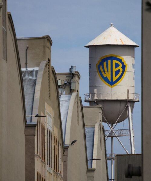 Una jueza bloquea temporalmente el acuerdo entre Paramount y Warner para crear el mayor grupo audiovisual de Estados Unidos