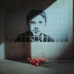 El documental de Netflix acierta en reivindicar a Miguel Ángel Blanco, pero adolece de importantes lagunas