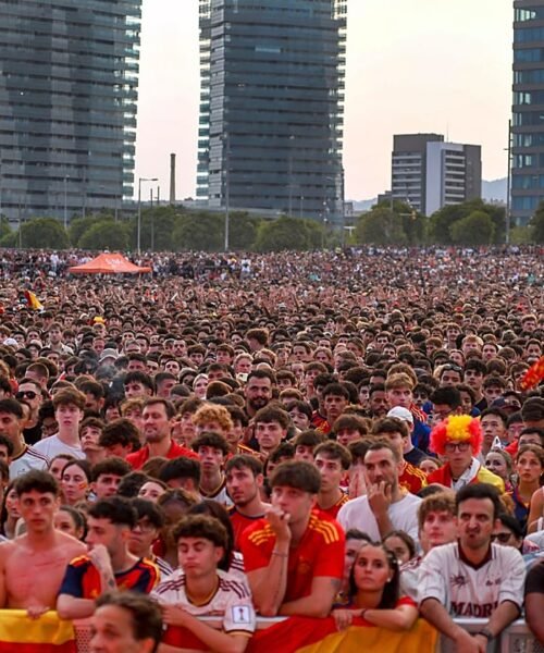 Cataluña se echa a la calle para celebrar la victoria de España