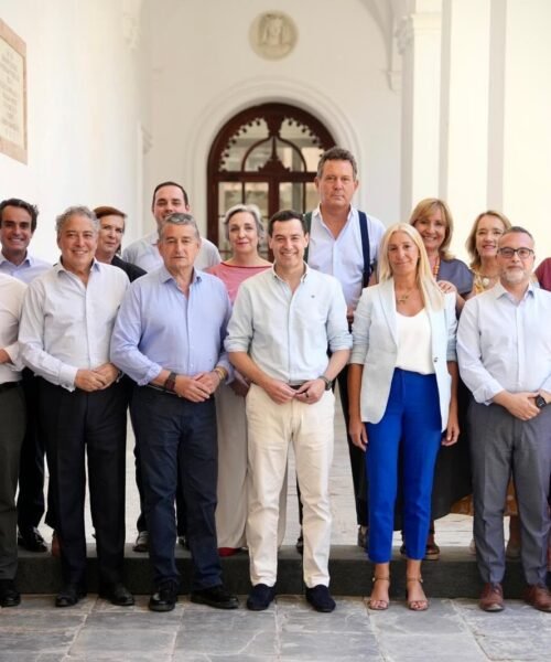 Moreno crea otras dos vicepresidencias para compensar la presencia de Vox en el Gobierno andaluz