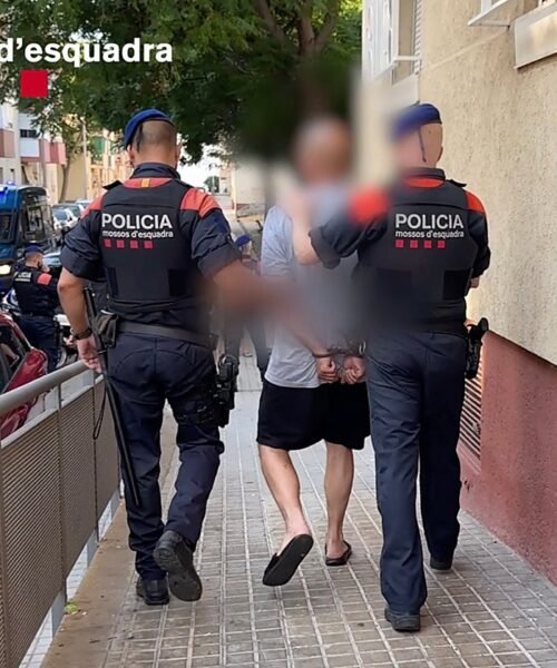 Los Mossos se incautan de un subfusil, tres pistolas y una escopeta en una redada tras el penúltimo tiroteo en La Mina