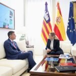 Prohens reclama a Sánchez soluciones en inmigración y financiación para Baleares