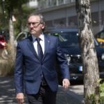 Jaume Giró rompe el carné de Junts