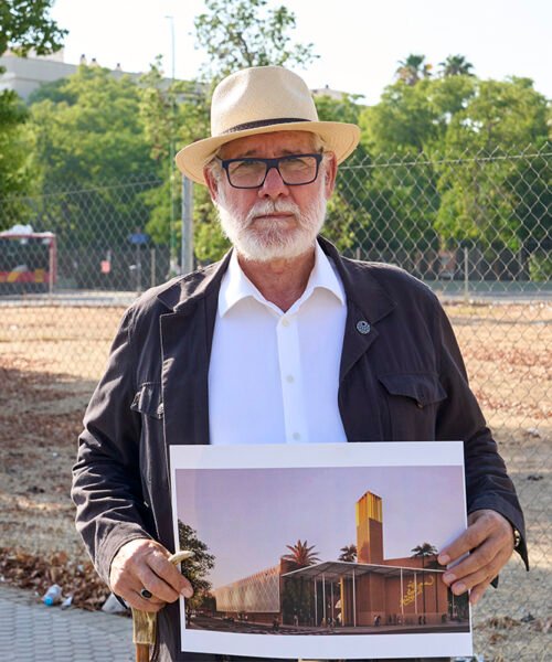 Los «cruzados» que arrojan patas de cerdo contra la gran mezquita de Sevilla por la que Jalid lleva veinte años luchando