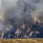 El incendio forestal en Niebla afecta ya a 8.000 hectáreas tras obligar al desalojo de unas 340 personas de varias localidades