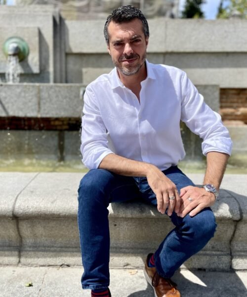 Joaquín Pérez Azaústre convierte la distancia geográfica con su hijo en emocionada poesía