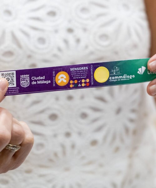 Más de 3.000 pulseras con sensores servirán para detectar abusos sexuales por sumisión química en la Feria de Málaga