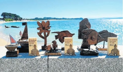 A praia da Corna, en Palmeira, acolle a terceira edición da Xuntanza de Esculturas de Area