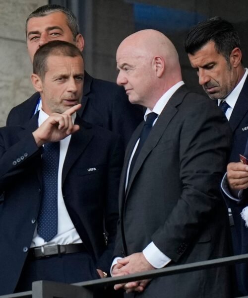 La UEFA sostiene su posición contra Infantino mientras que la Conmebol lo apoya