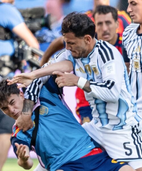 La FIFA sanciona con diez partidos a Paredes y con uno a Gavi por los incidentes de la final del Mundial