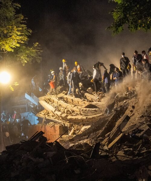 Colombia, bajo el estado de emergencia por el terremoto que causa más de 130 muertos
