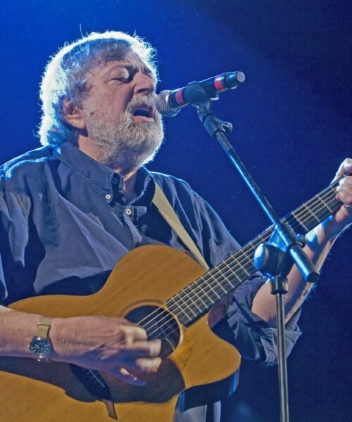 Muere Francesco Guccini, cantautor e intelectual italiano, a los 86 años
