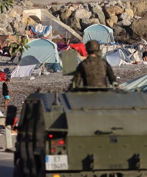 Doce migrantes detenidos tras apedrear y herir a cuatro militares en la pedanía ceutí de Benzú