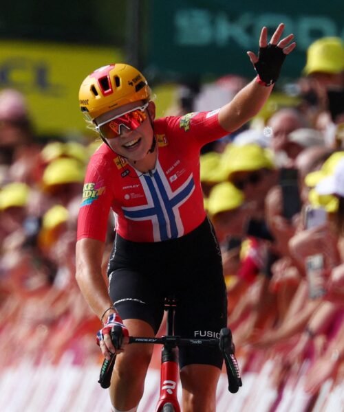 La cabalgata de la valquiria Sigrid Haugset ilumina la etapa jurásica del Tour de Francia