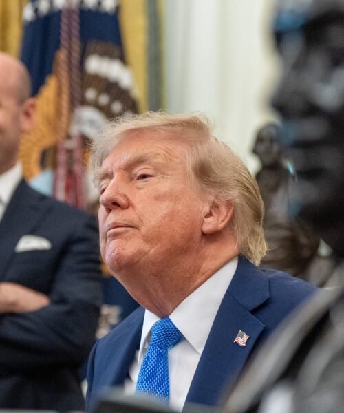 Trump aprueba dos decretos para volver a limitar de forma parcial la ciudadanía por nacimiento pese a la decisión del Supremo