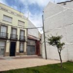 O Concello de Ribeira traballa na adecuación dunha praza dedicada a Quico Domínguez na rúa Romero Ortiz