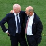 Infantino maniobra para ganar apoyos en su momento de máxima debilidad como presidente de la FIFA