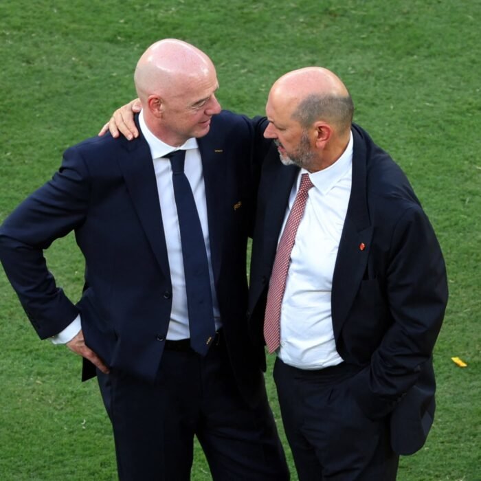 Infantino maniobra para ganar apoyos en su momento de máxima debilidad como presidente de la FIFA