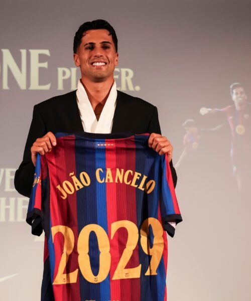 Cancelo regresa al Barcelona hasta 2029