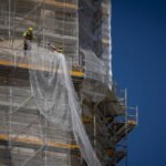 Subir salarios y reducir el absentismo laboral
