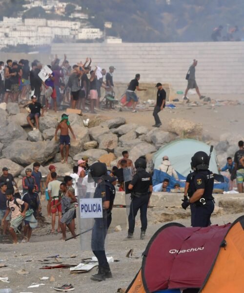 Crece la tensión en Ceuta entre protestas por la gestión de la crisis y la llegada del ministro Torres
