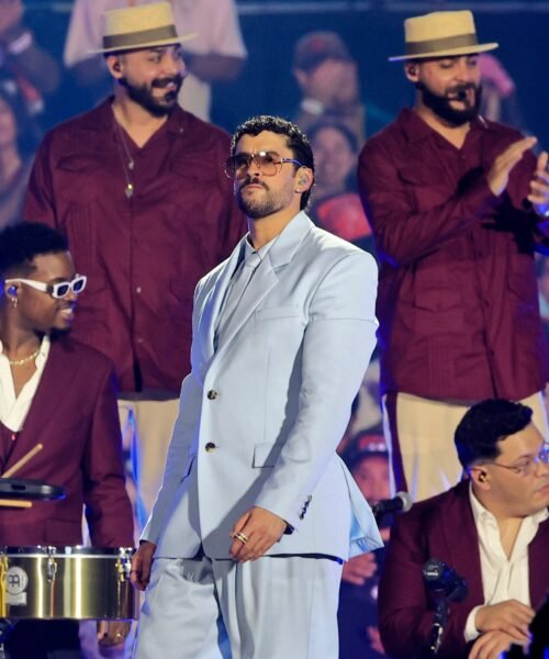 Con un sentido mensaje de crítica y fuerza, Bad Bunny se reencuentra con Puerto Rico en el cierre de su gira mundial