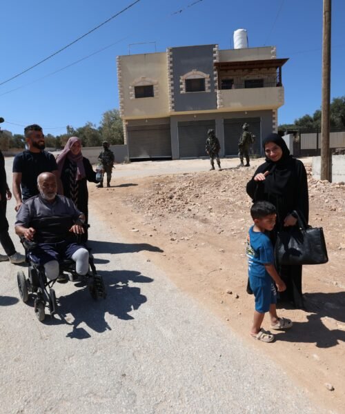 Israel envía tropas a una aldea palestina tras cuatro días de asedio a familias por parte de colonos radicales