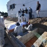 Ceuta entierra a los primeros migrantes fallecidos en la avalancha en El Tarajal