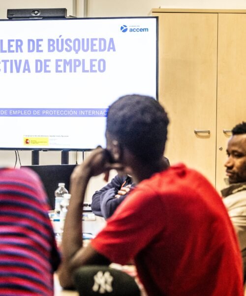 Qué mueve a los trabajadores a buscar otro empleo: más sueldo en Estados Unidos y miedo al despido en Europa