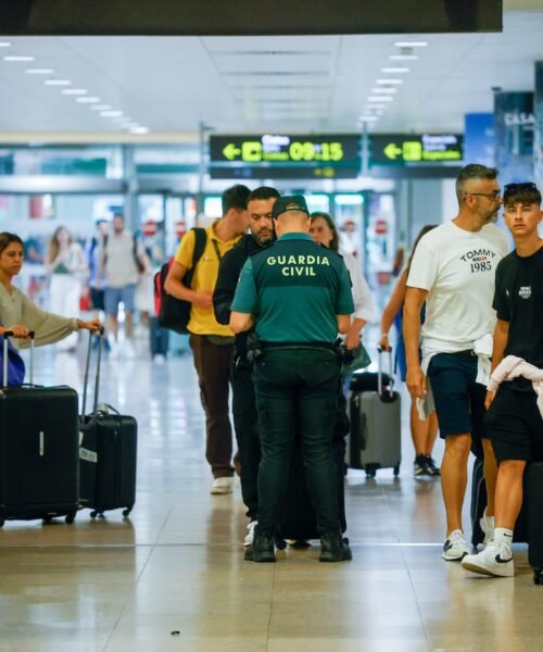 Primer día de control a los viajeros procedentes de Italia: la policía pide la documentación a solo el 5% o 10% de los pasajeros
