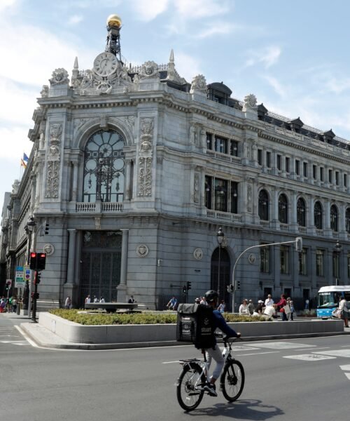 La deuda pública alcanza un nuevo máximo de 1,76 billones en junio, aunque su peso sobre el PIB sigue cayendo