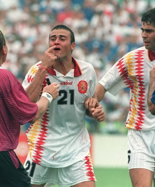 El gol de Kiko y el codazo a Luis Enrique: cuando veíamos la tele en comunidad