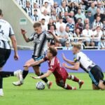 Alarmante debut de Iraola en el Liverpool