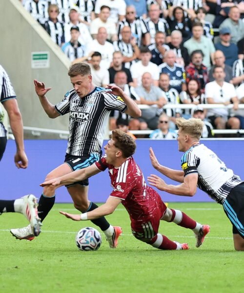 Alarmante debut de Iraola en el Liverpool