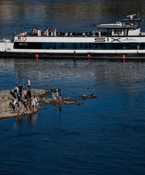 La sequía arruina el crucero por el Danubio de 120 españoles: “Vamos a terminar haciendo 1.500 kilómetros en autocar”