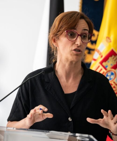 El Gobierno niega un “colapso” sanitario y reclama espacios en Ceuta para atender a los migrantes