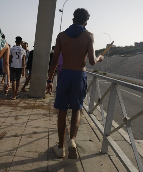 Las patrullas vecinales alientan brotes de violencia contra los inmigrantes en barrios de Ceuta