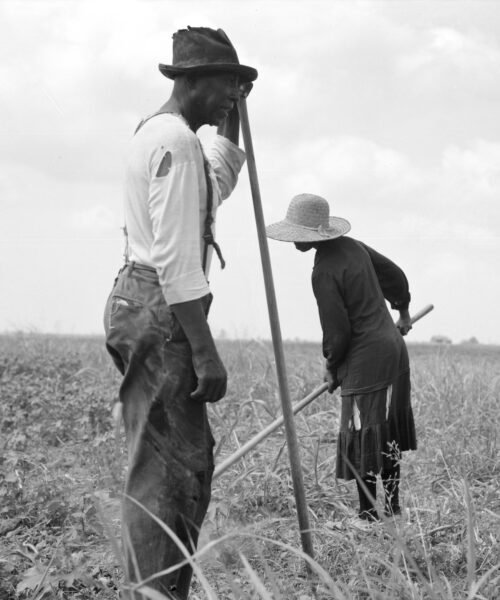 La desolación de la fotografía de Dorothea Lange tiñe de blanco y negro la Costa Brava