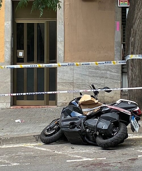 Un detenido por el crimen a puñaladas en el rellano de un edificio de Barcelona